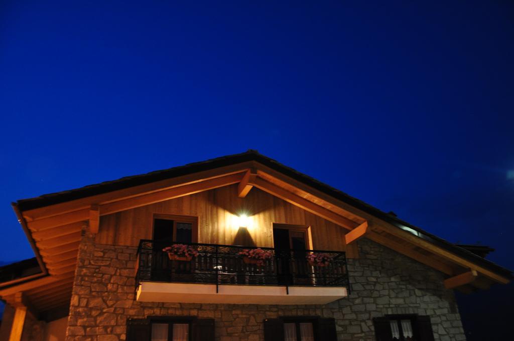 Apartamento Le Foyer De La Ferme Aosta Exterior foto