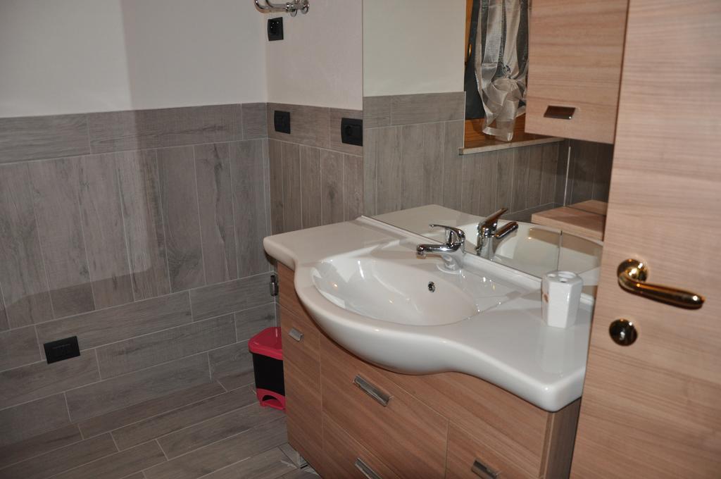 Apartamento Le Foyer De La Ferme Aosta Habitación foto