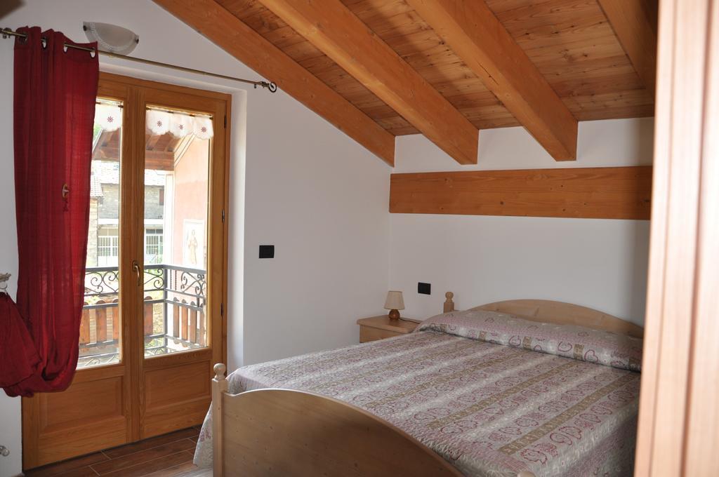 Apartamento Le Foyer De La Ferme Aosta Habitación foto